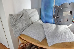 thumb-02-kissen-grau-300-201